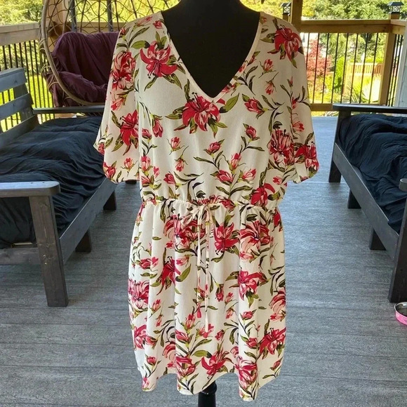 Mario Serrani | Floral Cover- up - Picture 1 of 7